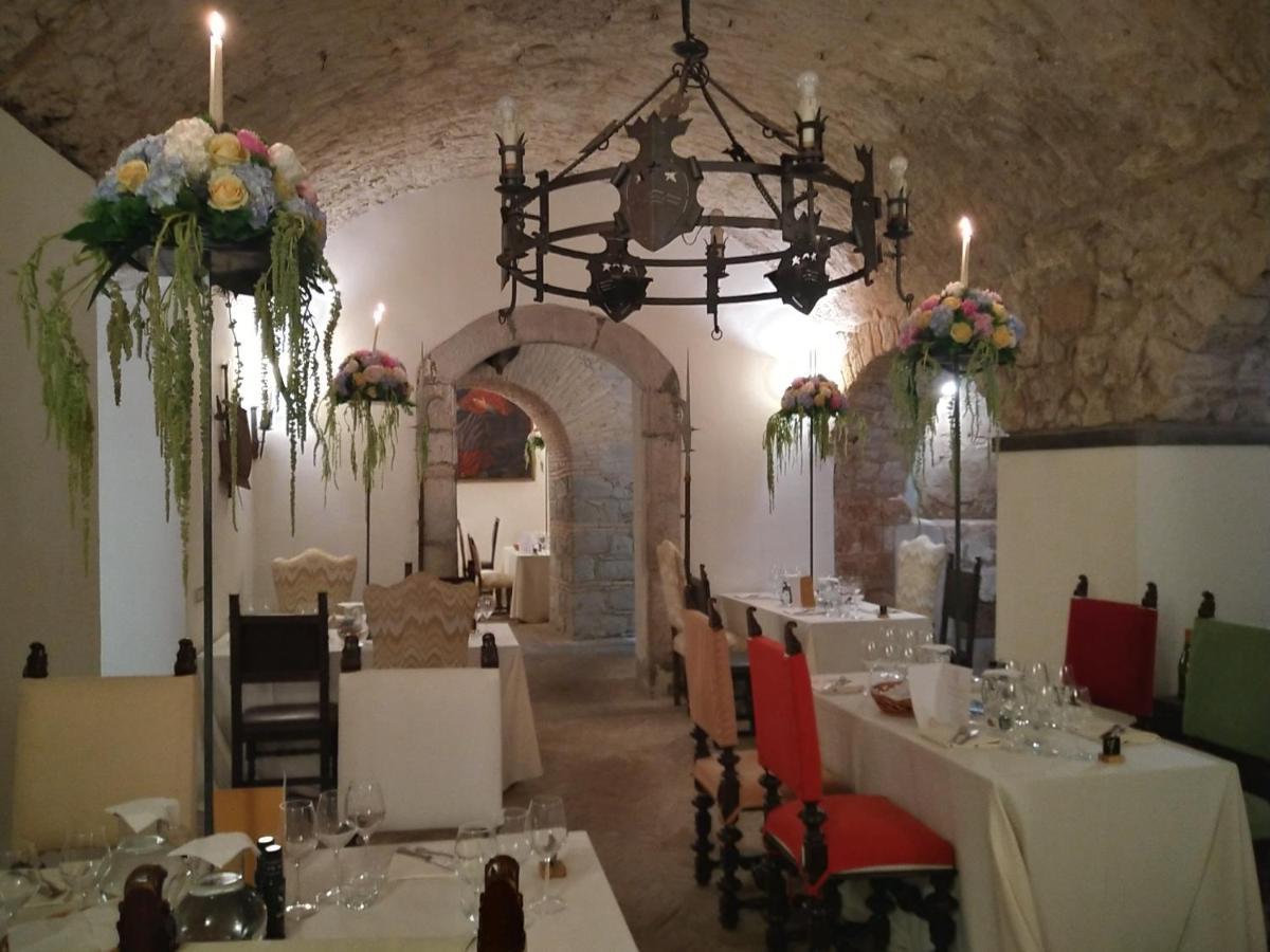 Готель Castello Costaguti Roccalvecce Екстер'єр фото